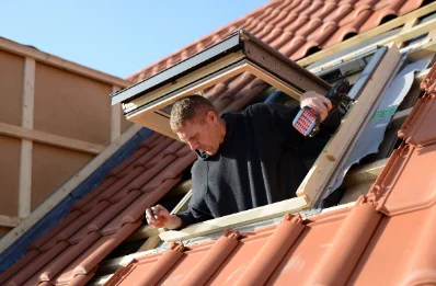 Pose de fenêtres de toit Velux à Lugarde